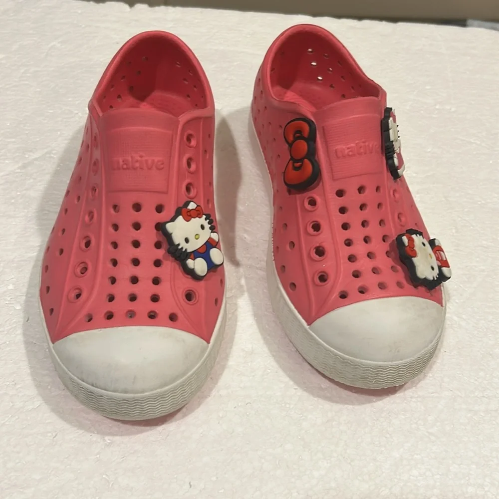 Native Hello Kitty jewels on perforated water shoes size 10 toddler pink white